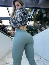 Load image into Gallery viewer, Laurel Green Ribbed Seamless Leggings