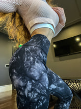 Load image into Gallery viewer, Black Tye Dye Ribbed Seamless Leggings